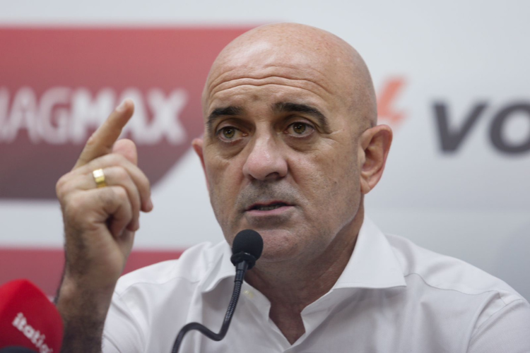 Itamar Schlle  apresentado no Santa Cruz e diz que busca 'elenco enxuto, mas qualificado'