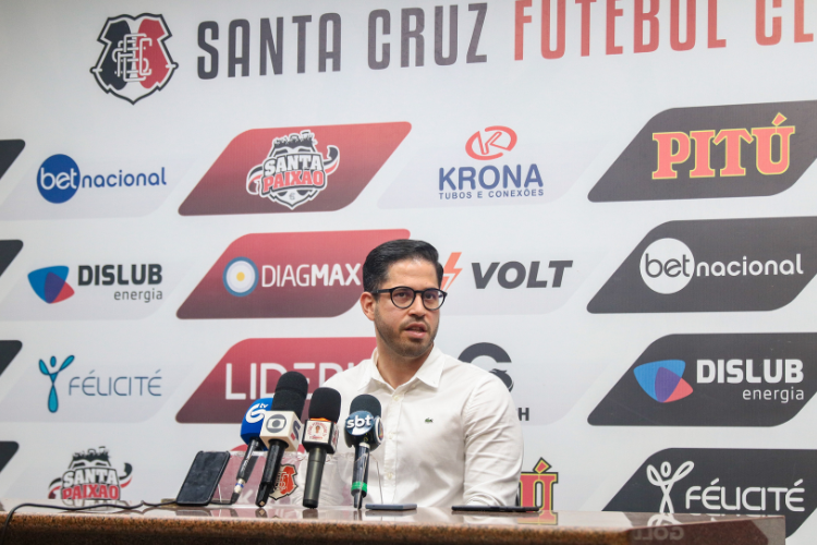 Francisco Sales fala sobre busca por reforos no Santa Cruz e diz 'todas as posies vamos tentar reforar'