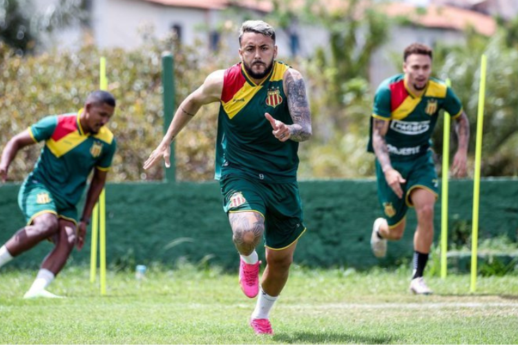 Mercado tricolor: Santa Cruz acerta com o atacante Joo Diogo, ex-Sampaio Corra