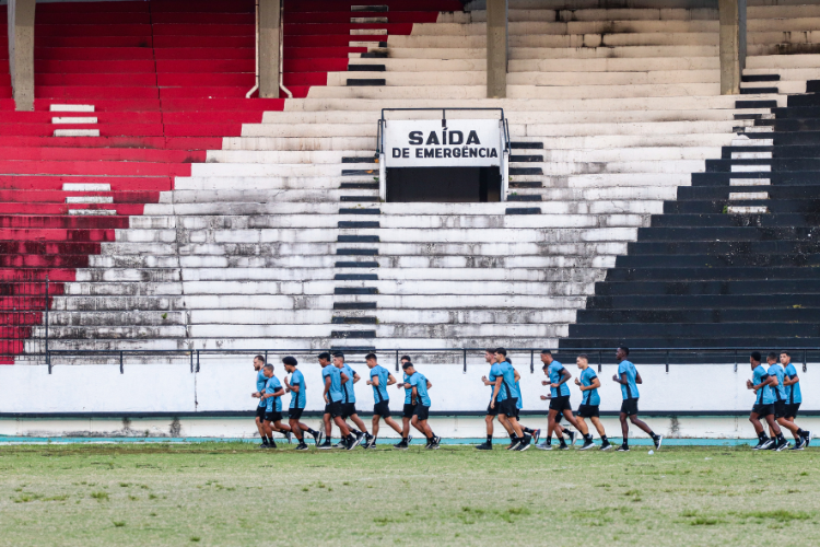 Santa Cruz ultrapassa 'um time inteiro' de contrataes; reforos para todos os setores