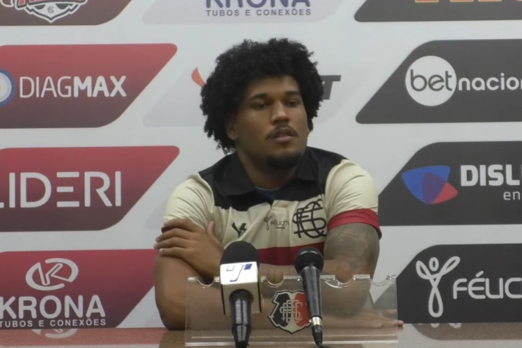 Wellison fala sobre disputa sadia com Toty por titularidade no Santa Cruz: 'Bom para o clube'