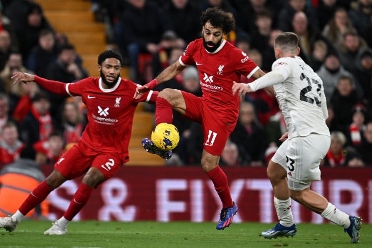 Liverpool cede empate após abrir 3 a 0 e entrega título inglês