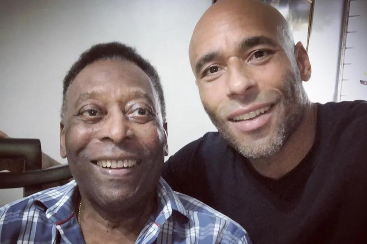 Pel 'estaria muito preocupado' com Santos e seleo brasileira, diz seu filho Edinho