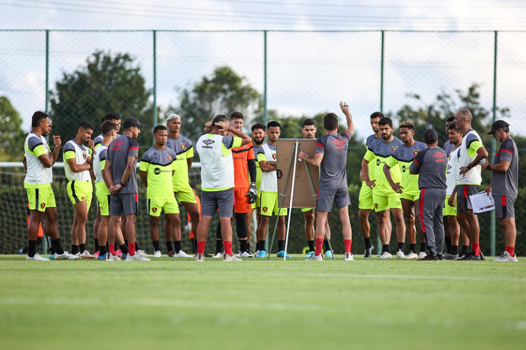 Em ritmo intenso na pr-temporada, Sport inicia regime de concentrao no CT 