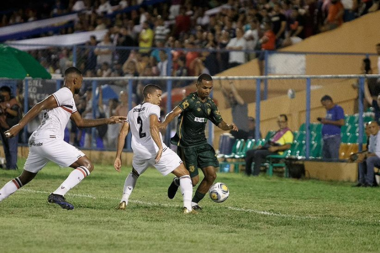 Santa Cruz perde para o Altos-PI nos pnaltis e  eliminado na pr-Copa do Nordeste