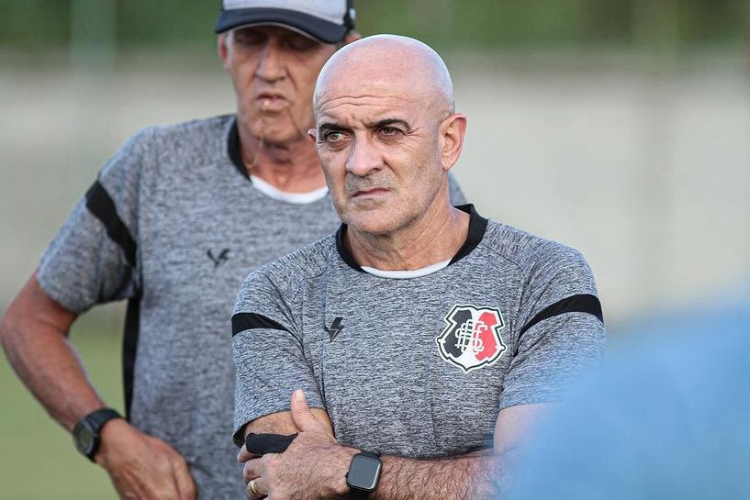 Itamar Schlle elogia atuao do Santa Cruz, mas lamenta eliminao: 'O futebol pune'