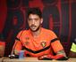 Novo goleiro do Sport elogia 'Padro Magro' e encara 'disputa sadia' pela posio