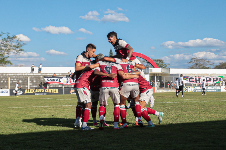 Santa Cruz junta os cacos aps eliminao e trava duelo contra Maguary no Pernambucano