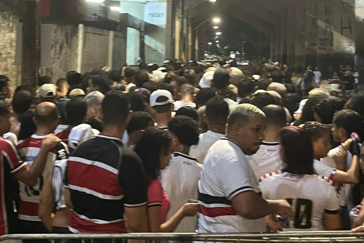 Torcedores do Santa Cruz se queixam de acesso ao Arruda; clube promete melhorias 