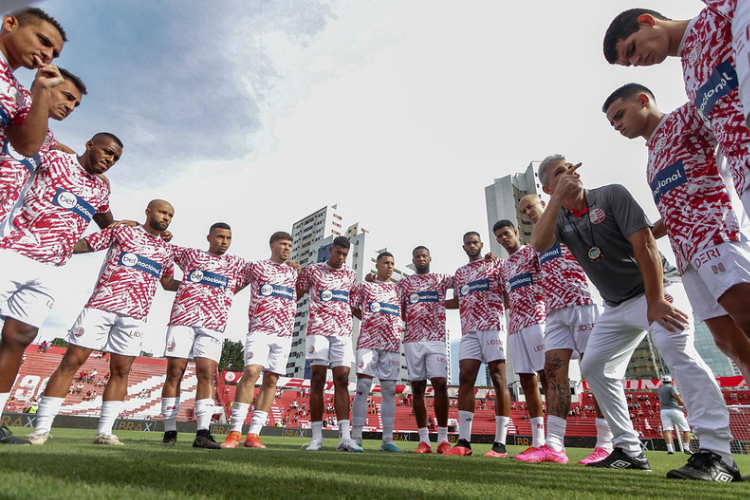 Allan Aal estuda rodzio de jogadores do Nutico para partida contra o Afogados