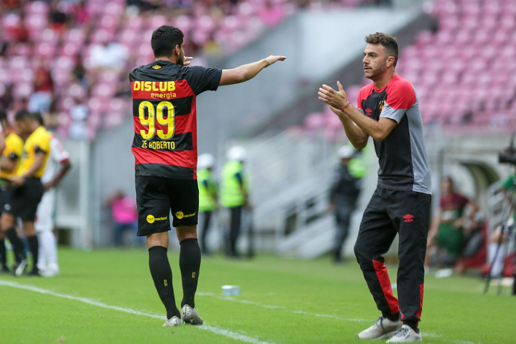 Z Roberto projeta disputa sadia com Gustavo Coutinho pela titularidade no ataque do Sport