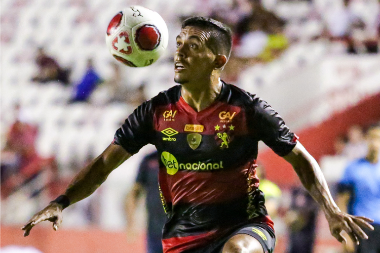 Igor Caris se apresenta para exames no CT do Sport e assinar contrato de um ano; confira os detalhes