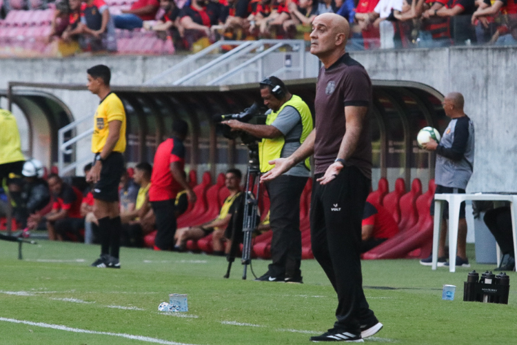 Tcnico do Santa Cruz faz avaliao sobre erros coletivos em derrota no clssico para o Sport