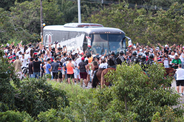 Santa Cruz percorrer distncia maior que rivais Nutico e Sport no Pernambucano