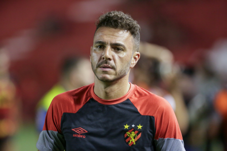 Lo Medrado: 'Um time sem esprito guerreiro, sem conjunto, que no cria e pouco finaliza'