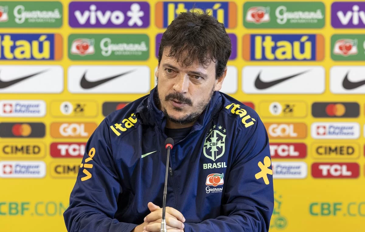 Fernando Diniz quebra silncio sobre sada da Seleo
