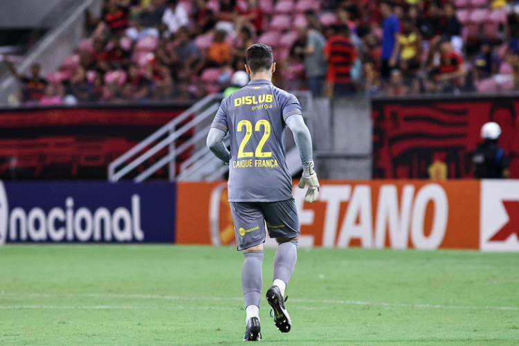 Caque Frana faz grandes defesas e evita derrota mais elstica do Sport diante do Bahia