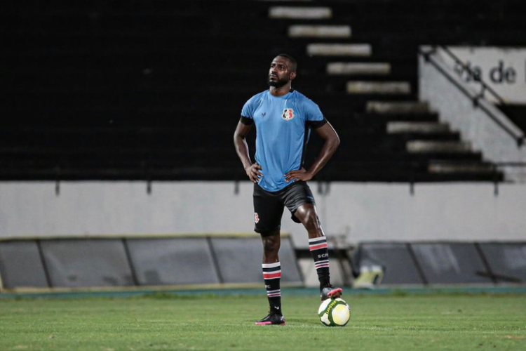 Itamar Schlle explica opo por Luis Felipe na lateral do Santa Cruz: 'Ganho no jogo areo'