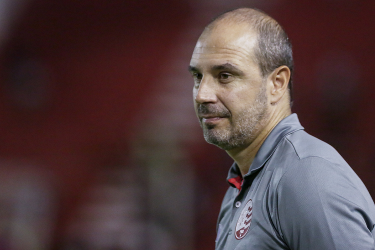 Allan Aal explica escolha por no poupar titulares do Nutico no duelo diante do Porto