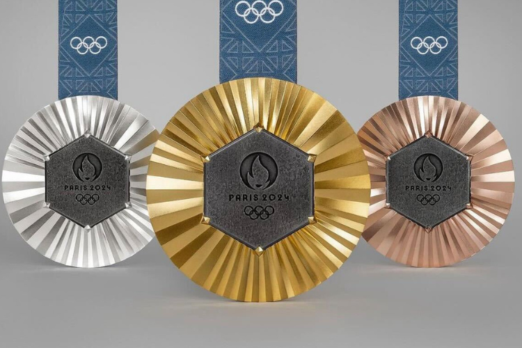 Medalhas olmpicas de Paris-2024 contero um fragmento da Torre Eiffel