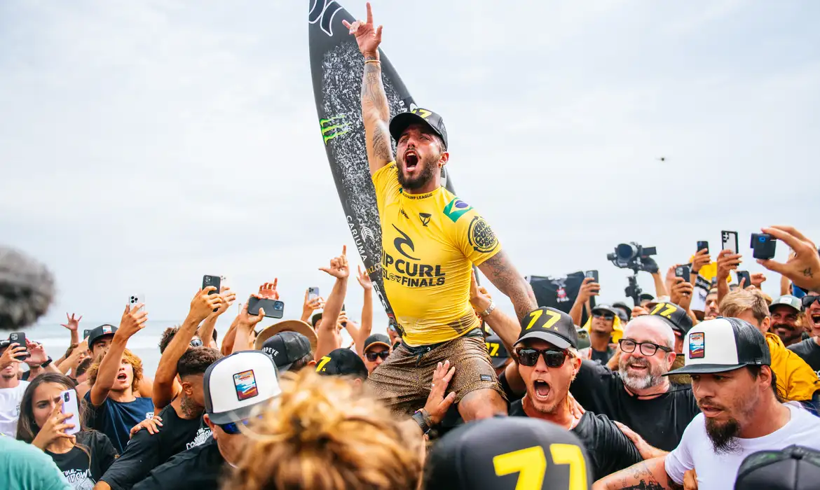 Filipe Toledo anuncia pausa na carreira para cuidar da sade mental