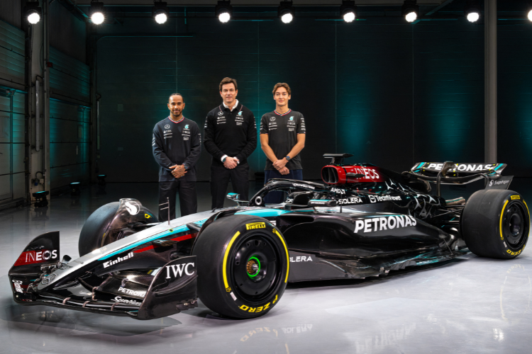 Com Hamilton 'emocionado', Mercedes apresenta carro para temporada 2024 da F1
