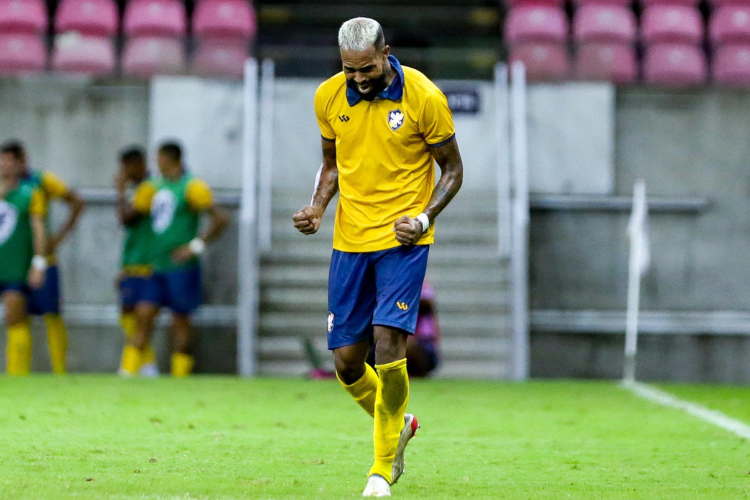 Retr vence Nutico, ultrapassa rival na tabela e fica prximo de vaga na semifinal do Estadual