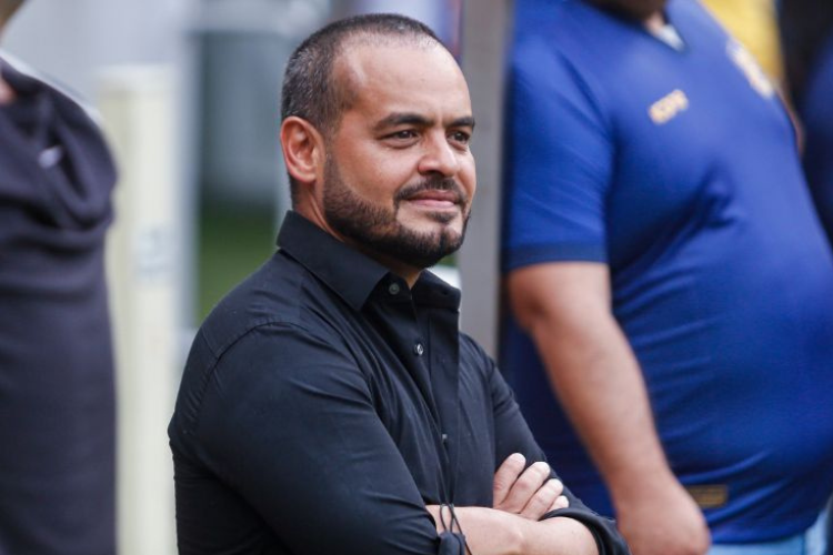 Presidente do Retr ironiza Nutico: 'Tem 24h para entrar com processo porque jogamos de calo azul'