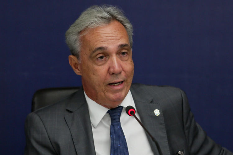 Evandro Carvalho defende criao de leis severas contra vndalos e teme punio ao Sport no STJD