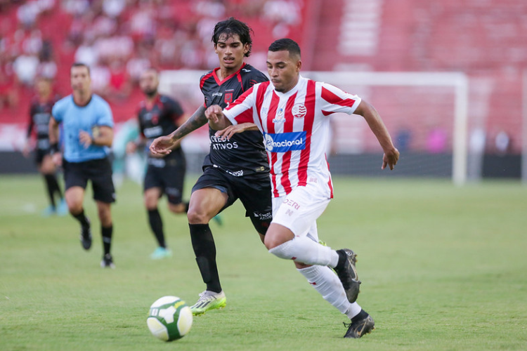 Nutico perde dois jogadores do ataque por leses para a reta final do Pernambucano