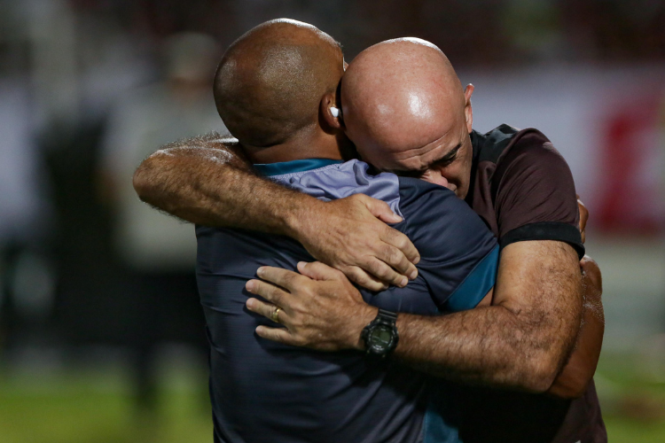 Tcnico do Santa Cruz celebra classificao e destaca resgate da torcida: ' algo surreal'