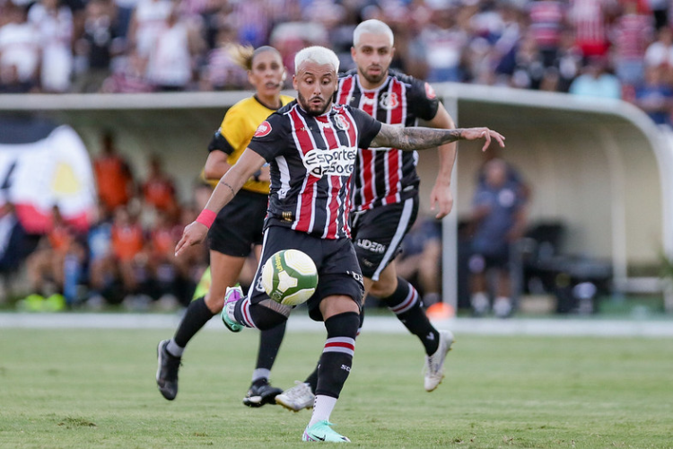 Joo Diogo elogia Itamar Schlle e diz que treinador enxerga lado humano dos jogadores do Santa Cruz