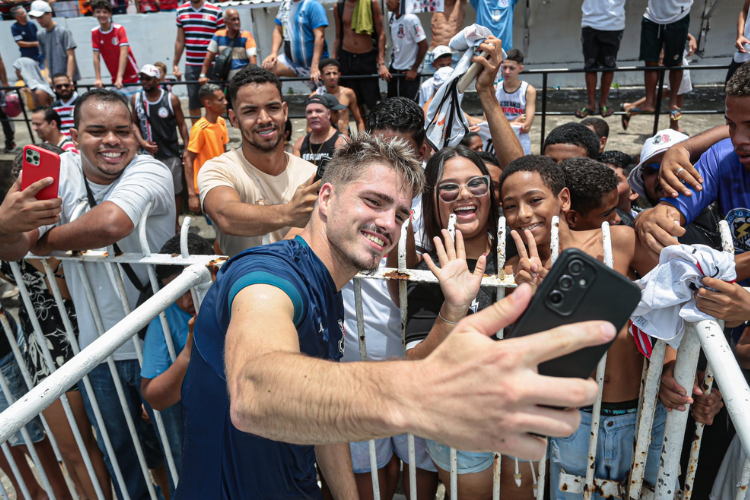 Santa Cruz recebe apoio da torcida no ltimo treino para o clssico contra o Sport