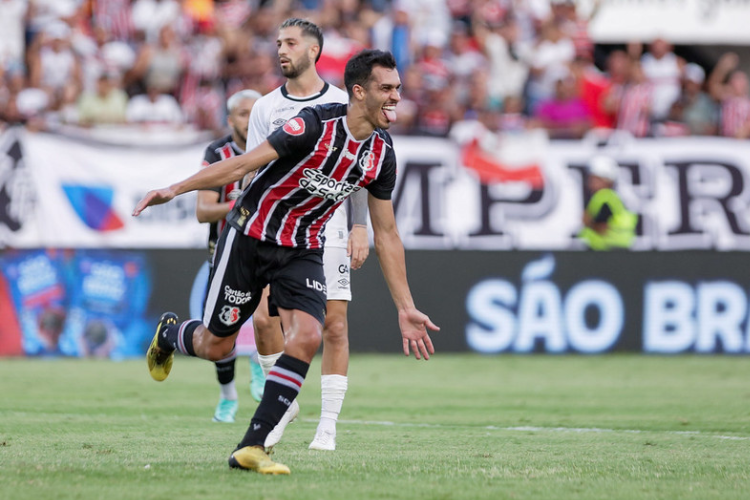 'Em deciso a torcida no entra em campo', diz volante do Santa Cruz sobre duelo contra Sport