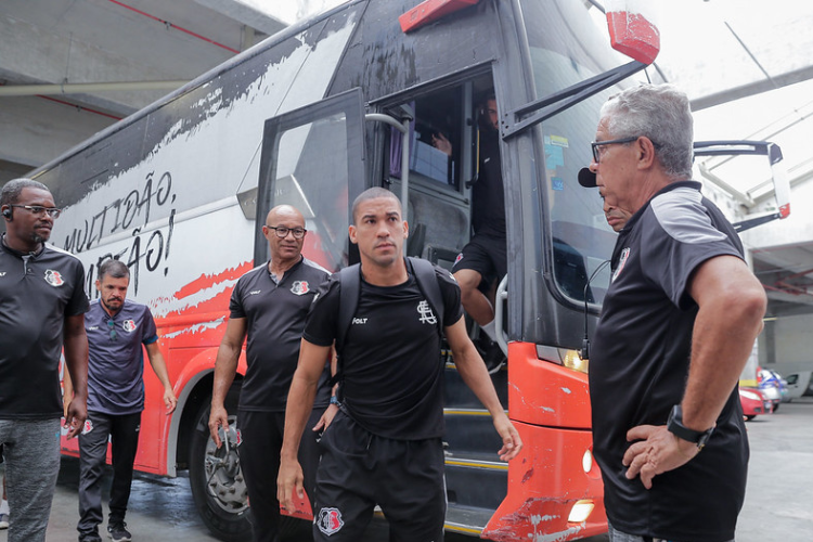 Aps ataque a nibus do Fortaleza, delegao do Santa Cruz ter segurana reforada para o clssico