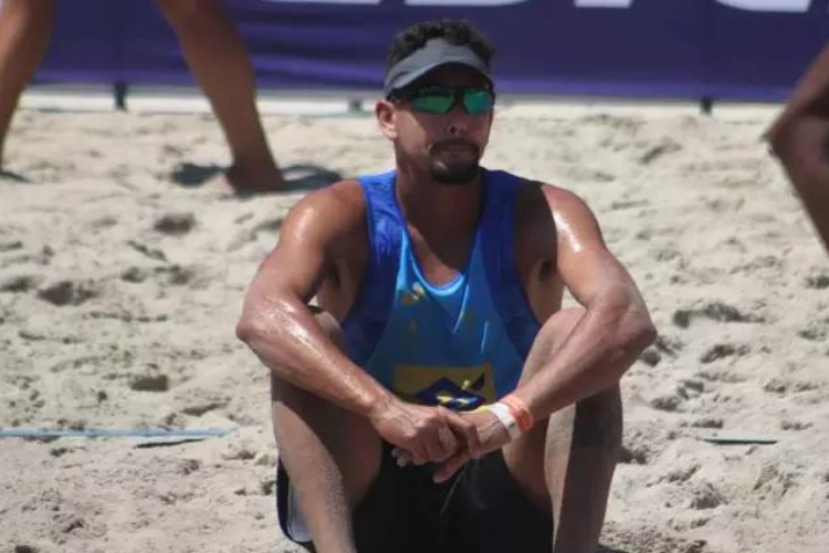 Jogador cobra punio aps sofrer ataques homofbicos em circuito de vlei de praia no Recife 