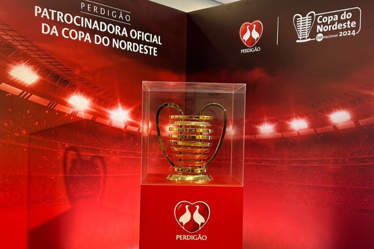 Recife recebe o tour da Taa da Copa do Nordeste