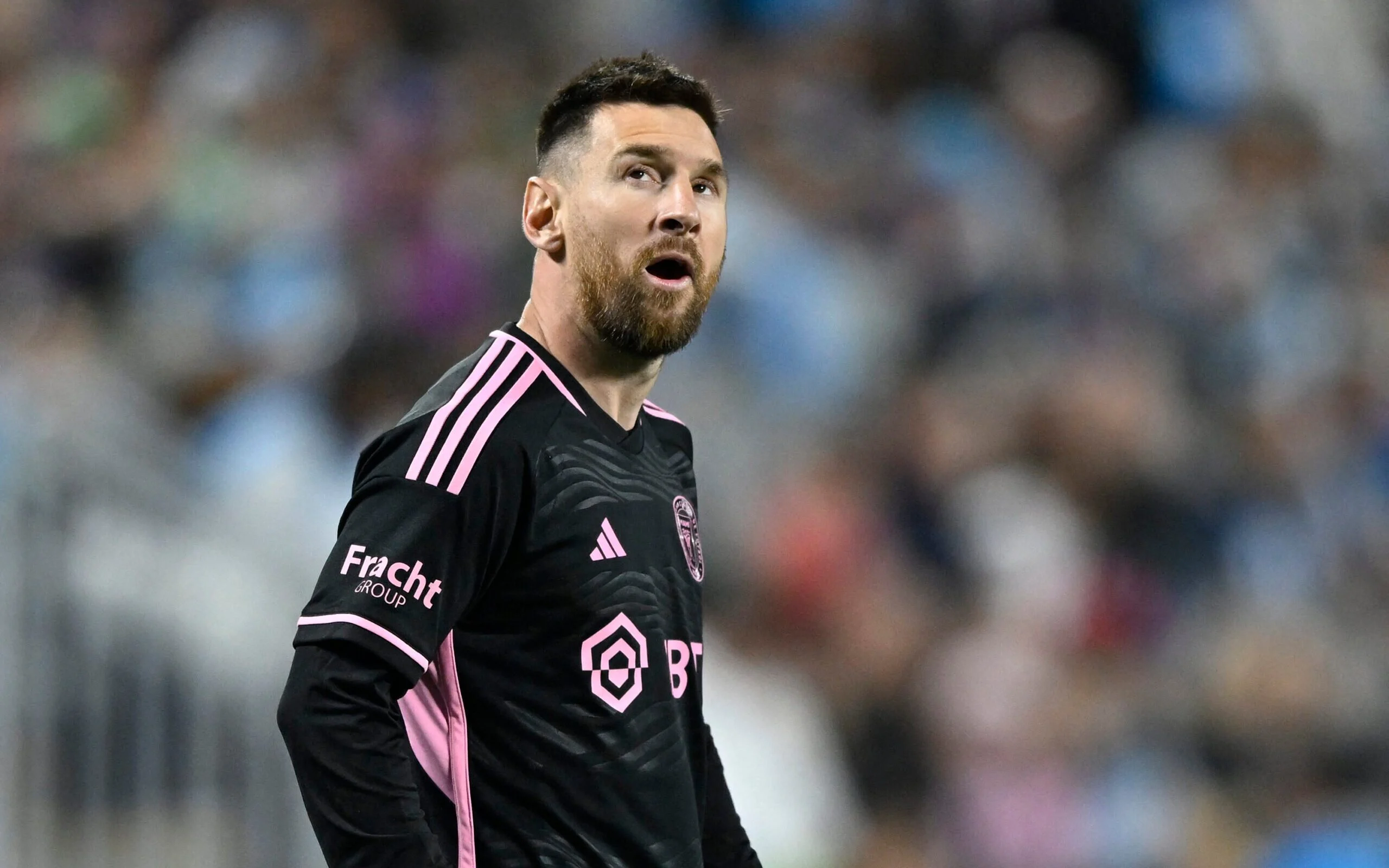 Torcedores recebero reembolso aps Messi ficar no banco em jogo festivo em Hong Kong