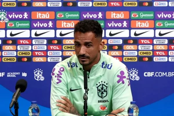 Danilo, da Seleo, reflete sobre casos de Daniel Alves e Robinho
