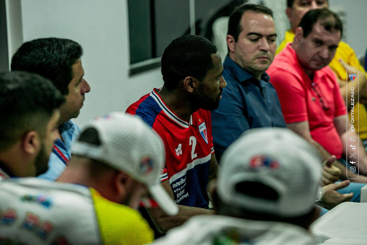 Depois de ter anunciado rompimento, Fortaleza recebe organizadas que cobram jogadores 