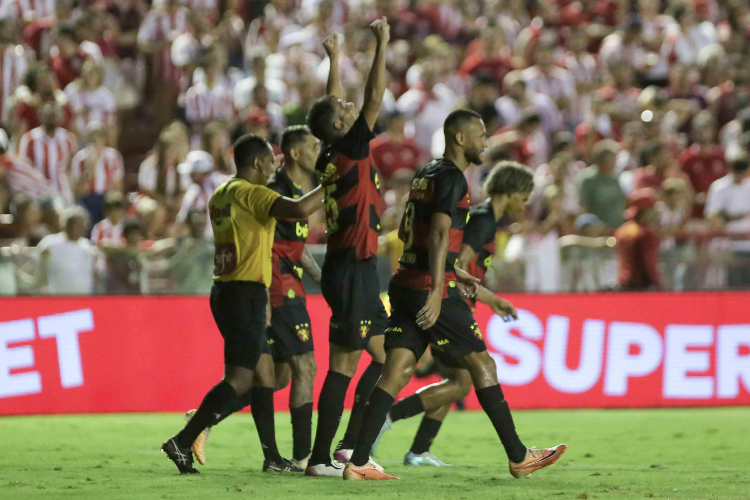 Sport vence o Nutico fora de casa e larga com boa vantagem na final do Pernambucano