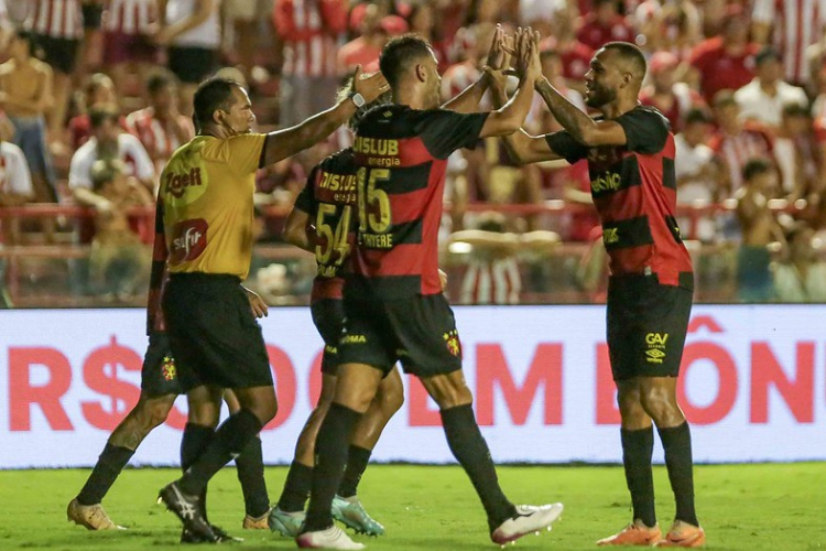 Lo Medrado: 'Nutico entrar em campo para cumprir tabela e entregar as faixas aos atletas do Sport'