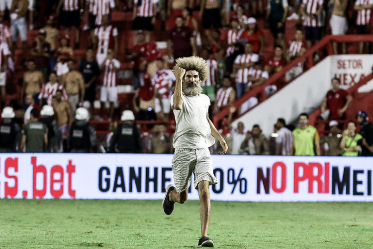 Evandro Carvalho lamenta falha na segurana em dupla invaso no clssico entre Nutico e Sport