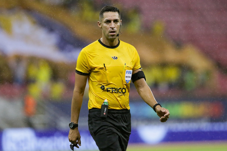 rbitro Rodrigo Pereira, escalado em seu primeiro jogo na Libertadores da Amrica