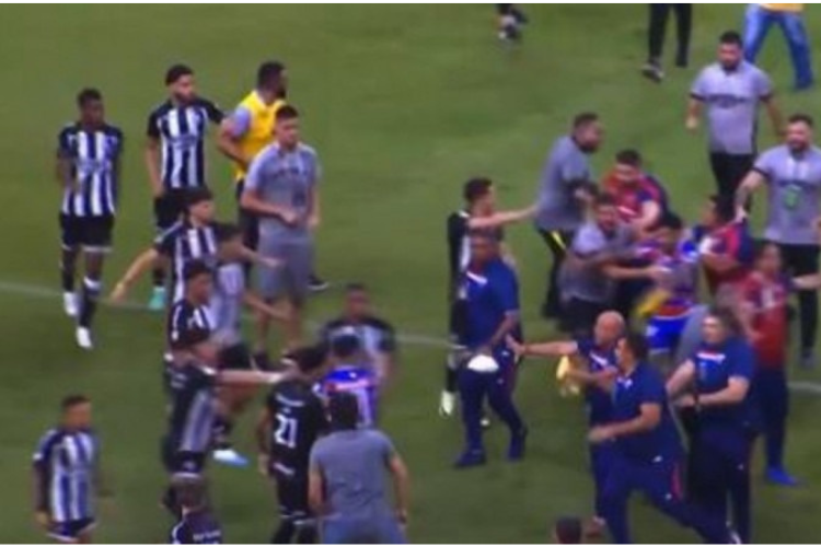 Provocao e briga marca deciso entre Cear e Fortaleza pelo Campeonato Cearense