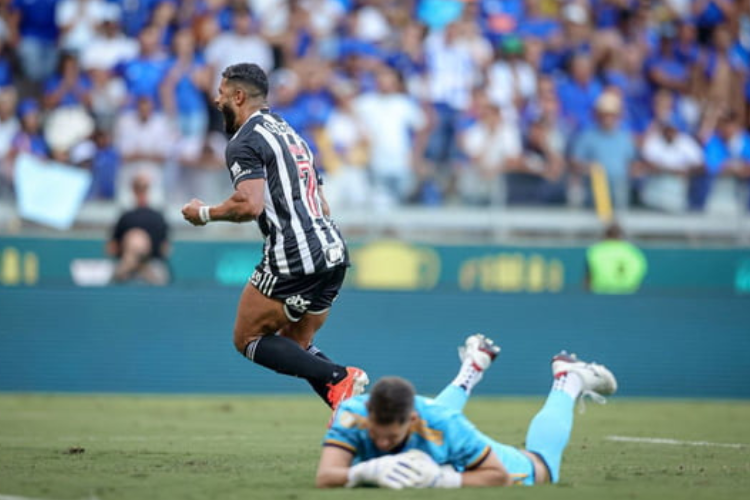 Atltico-MG vira clssico emocionante contra Cruzeiro e  campeo