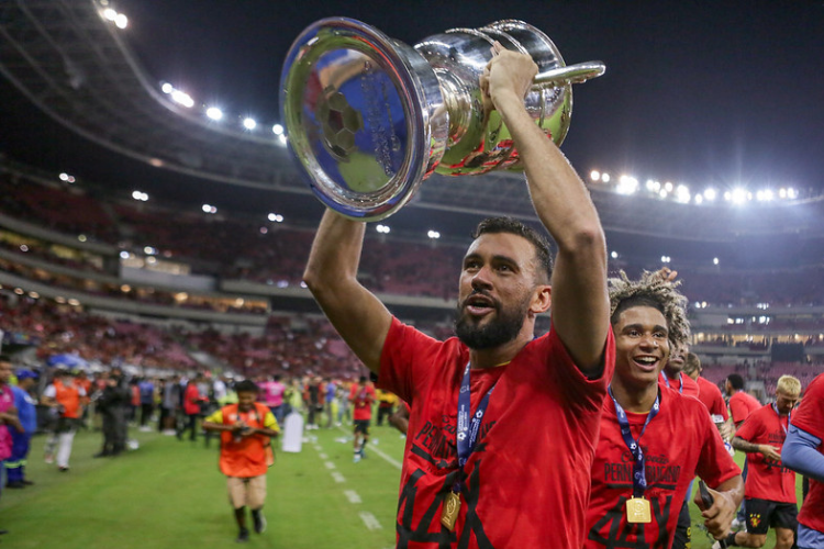 Beto Lago: 'Todos os clubes querem fazer a festa na final, ser campeo forma geraes'