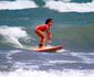 Mel Duarte: a surfista de sete anos que est conquistando as ondas de Pernambuco