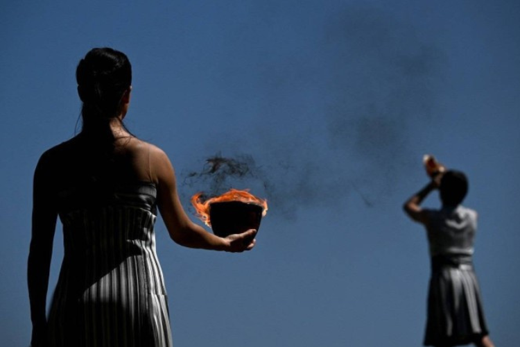 Ritual da renovao: maratona da chama olmpica comea