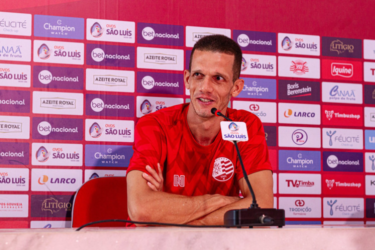 Zagueiro Jocio renova com Nutico at o final da Srie C 